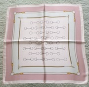 Piękna jedwabna apaszka chusta gawroszka, pudrowy róż we wzory. 