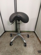 taboret/ hoker fryzjerski / kosmetyczny typu siodło