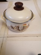 Garnek emaliowany o pojemności 1.3L