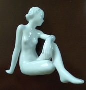 ĆMIELÓW "KOBIETA ZADUMANA", FIGURKA z 2008 roku