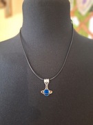 Naszyjnik z zawieszką planeta 