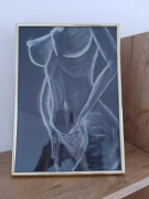 Akt kobiety czarno-biały złota ramka format A4 