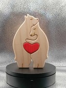 Ręcznie wykonana drewniana figurka – „Przytulenie z sercem”