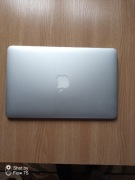 MacBook Air z ładowarką 