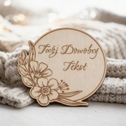 Tabliczki drewniane wygrawerowanymi kwiatami – dowolna personalizacja