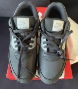 Buty sportowe Nike Air Max 90 HM0625-001 43