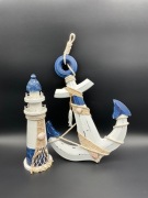 Zestaw marynistyczny: duża kotwica i latarnia morska w stylu coastal