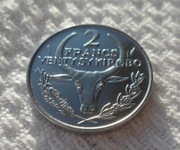 Madagaskar 2. Republika 2 franki 1981 KM# 9 Wilczomlecz nadobny Ładne