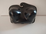 Czarny wieszak na biustonosze 