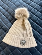 Czapka Mohito z pomponem beżową z sercem z cyrkonii