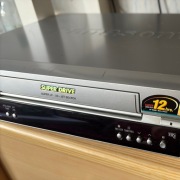 Magnetowid Panasonic Superdrive NV-FJ630