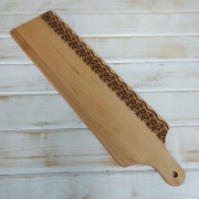 Długa Deska Drewniana do Serwowania z Koronkowym Grawerem Ozdoba i Prezent