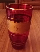 Wazonik z czerwonego szkła