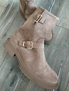 Beżowe botki sztyblety trapery 40 klamry ekozamsz