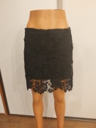 Czarna koronkowa spódnica Atmosphere L elegancka ołówkowa mini z podszewką