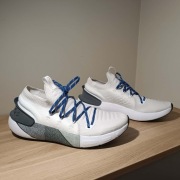 Under Armour UA HOVR Phantom 3 Rflct r. 46 (30 cm) 3025518-101 White