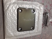 Neck plate, płytka, płyta z logo Fender do przykręcania gryfu gitary
