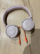 Słuchawki JBL różowe.