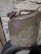 Stary metalowy kanister PRL / vintage / wojskowy