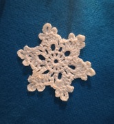 SZYDEŁKOWE ŚNIEŻYNKI - RĘKODZIEŁO