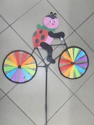 Wiatraczek wiatrak dla dzieci biedronka na rowerze rower wiatrak ogrodowy
