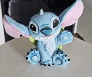Figurka Stich  z masy cukrowej urodziny  TORT 