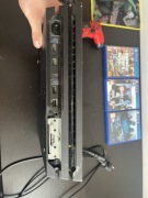 PS 4 PRO 1TB + 2 pady + gry (zestaw)