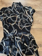 Bluzka czarna ze złotym łańcuchem