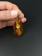 Srebrna zawieszka z bursztynem - kwiat 7,55 g