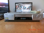 Magnetowid SONY z pilotem