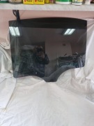 Szyba lewe tylnie drzwi czarna dymiona  Mercesdes w213