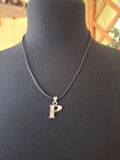 Naszyjnik na rzemyku czarnym /zawieszka literka P kryształki