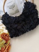 Miękka Torebka -  Czarne tiulowe róże 3D - Czarna