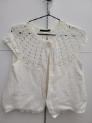 Sweterek ecru jak robiony ręcznie pantone Cloud dancer 