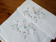 Ręcznie haftowana serweta 75x72