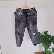 Spodnie joggery 110 Reserved z kieszeniami ściągacze na nogawkach czarne sz