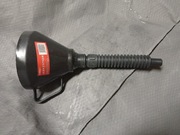 Samochodowy lejek z sitkiem