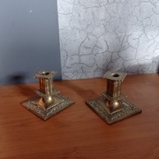 Złote Stare Świeczniki --  Solidne Mosiężne -- Ładnie zdobione --