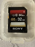 Karta pamięci Sony SDHC 32GB SF-UX UHS-I U1 94MB/s + etui szybka do aparatu