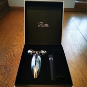 Masażer do twarzy Refa Carat z Japonii 