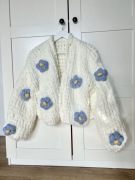 Ręcznie robiony damski kardigan z włóczki Alize Puffy