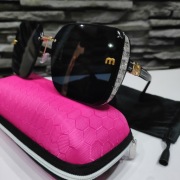 Nowe okulary przeciwsłoneczne z etui 