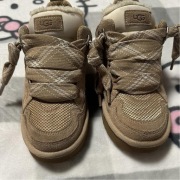 Siema, mam na sell te kozackie UGG Lowmel Sand w rozmiarze 38