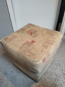 Pufa beżowa otwierana