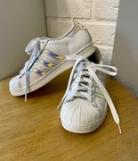 Białe sneakersy z holograficznymi paskami Adidas Superstar 35.5-22 cm