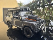 Land Rover Defender wyprawowy 1:24