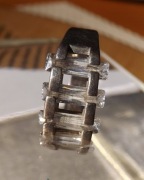 Srebrny z górskimi kryształami