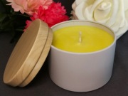 Świeca sojowa w białym pojemniku, wanilia