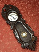 Stary rzeźbiony chodzik