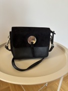 Klasyczna czarna torebka Parfois – idealna na każdą okazję!